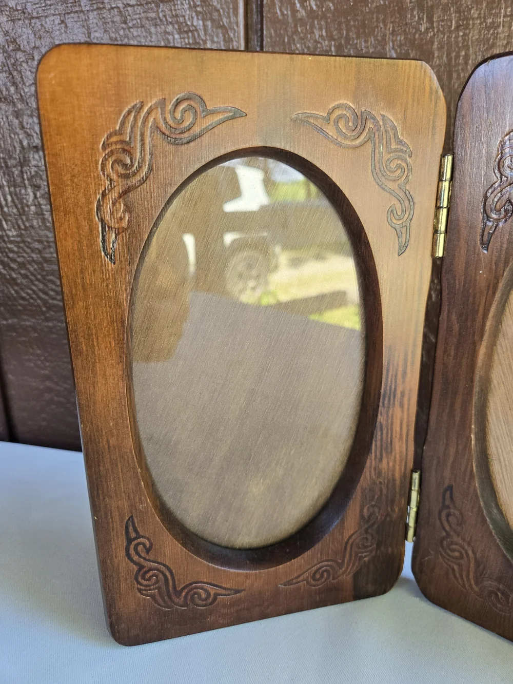 Double Hinged Wooden Photo Frame - Oval Openings - Vintage